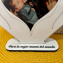Cargar imagen en el visor de la galería, Placa Mamá Corazón de madera - Imagina Y Compra