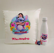 Carregar imagem no visualizador da galeria, Pack Cojín, Botella y Llavero Lilo & Stitch 2025 Personalizado - Imagina Y Compra