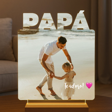 Cargar imagen en el visor de la galería, Lámpara Papá con Foto Personalizada - Imagina Y Compra