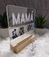 Cargar imagen en el visor de la galería, Lámpara Mamá 4 fotos personalizada (Letras blancas) - Imagina Y Compra
