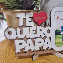 Cargar imagen en el visor de la galería, Te Quiero Papá con Foto Personalizada en madera - Imagina Y Compra

