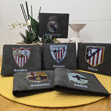 Cargar imagen en el visor de la galería, Cartera Fútbol Personalizada Todo Color
