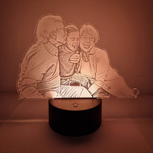 Cargar imagen en el visor de la galería, Lámpara Ilustrada con Foto Personalizada - Imagina Y Compra
