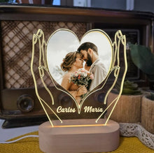 Cargar imagen en el visor de la galería, Lámpara Corazón en Manos Personalizada
